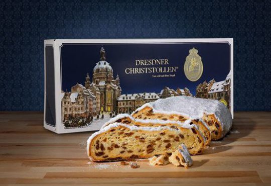 Nur echt mit Dresdner Christstollen Siegel  Diesen echten, unvergleichlichen Stollengeschmack gibt es nur beim Original Dresdner Christstollen® - handgefertigt vom Bäckermeister. Ausgezeichnet sind unsere Stollen mit dem Qualitätssiegel des Dresdner-Stoll