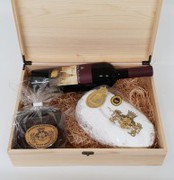 Original Dresdner Christstollen ®. Stollensiegel Anno 1474 wird der Dresdner Christstollen erstmals auf der Rechnung des christlichen Bartolomai-Hospitals 